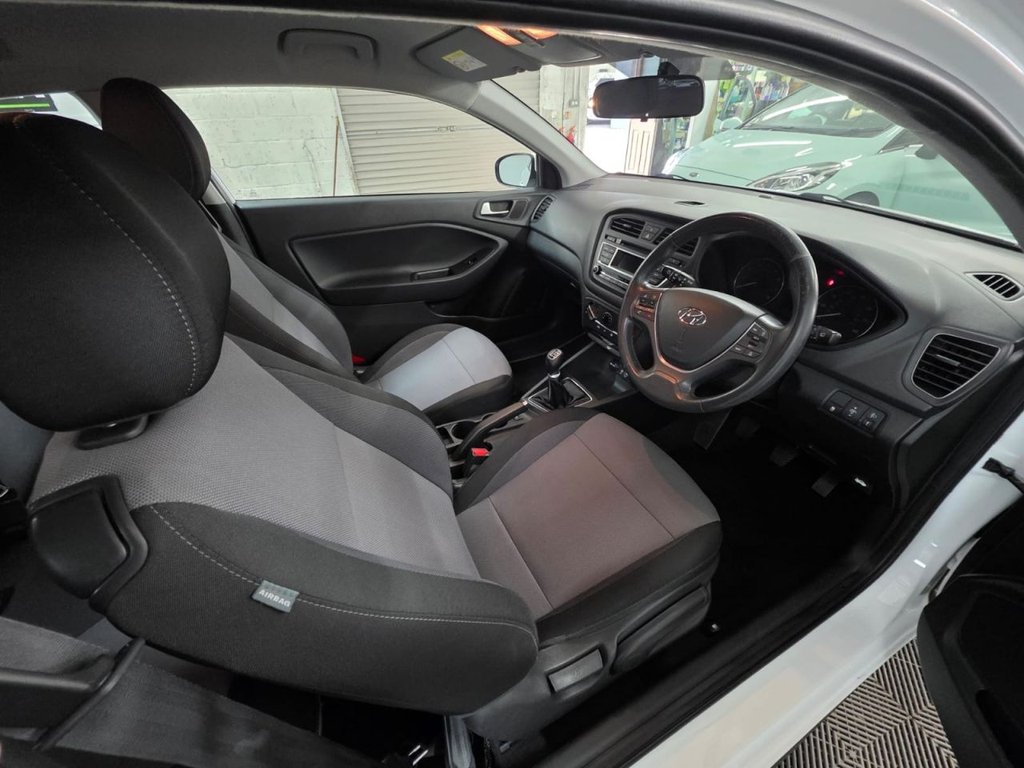 USED 2015 L HYUNDAI I20 1.2 SE Coupe 3dr Petrol Manual Euro 6 (84 ps) Bluetooth - Parking Sensors!