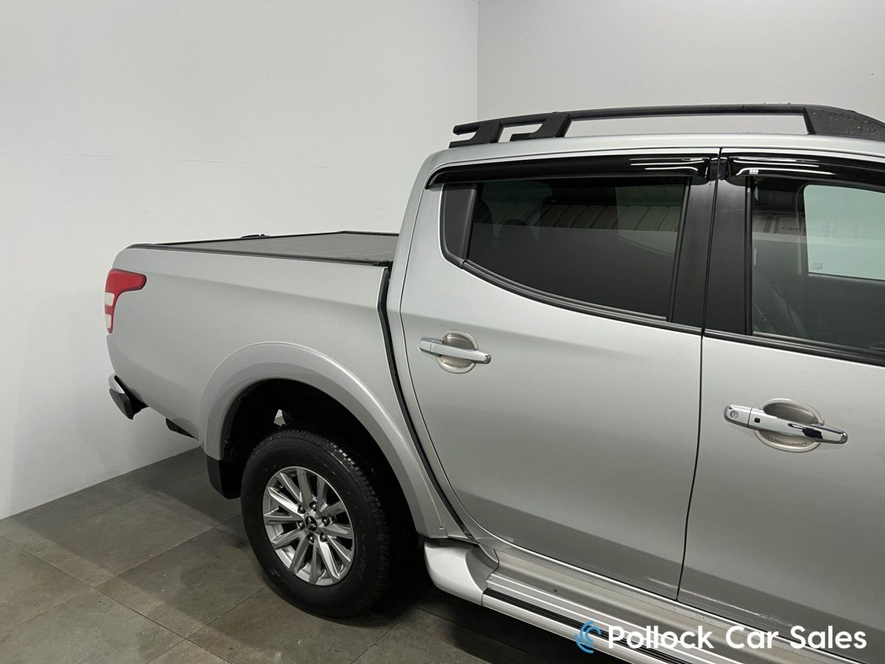 2018 MITSUBISHI L200 2.4 DI-D DC Barbarian Pickup Double Cab 4dr Diesel Auto 4WD Euro 6 (178 ps) - vehicle photo 10 for sale on PureCar