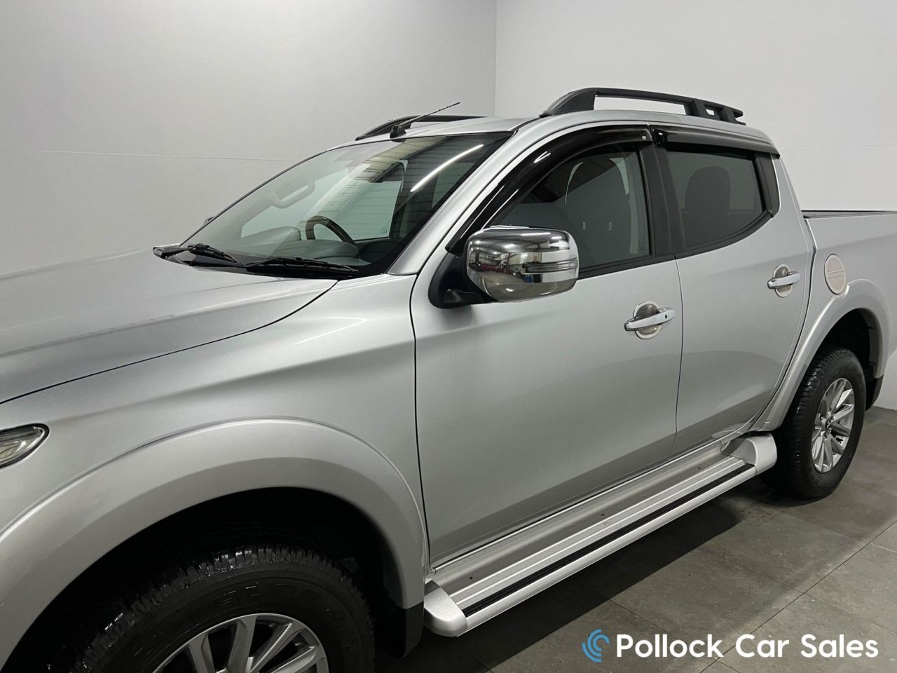 2018 MITSUBISHI L200 2.4 DI-D DC Barbarian Pickup Double Cab 4dr Diesel Auto 4WD Euro 6 (178 ps) - vehicle photo 12 for sale on PureCar