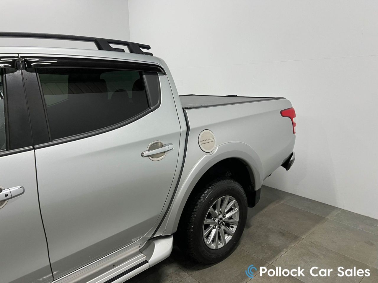 2018 MITSUBISHI L200 2.4 DI-D DC Barbarian Pickup Double Cab 4dr Diesel Auto 4WD Euro 6 (178 ps) - vehicle photo 13 for sale on PureCar