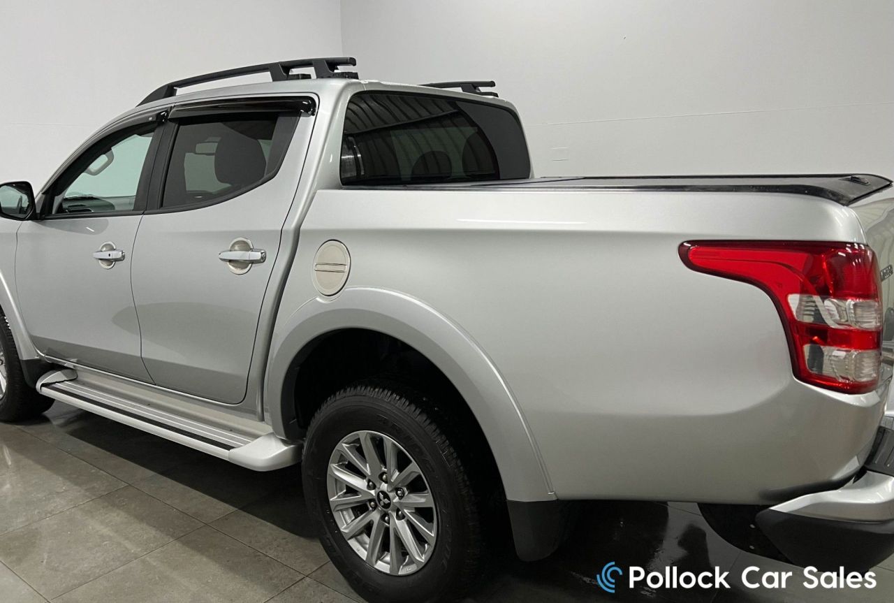 2018 MITSUBISHI L200 2.4 DI-D DC Barbarian Pickup Double Cab 4dr Diesel Auto 4WD Euro 6 (178 ps) - vehicle photo 17 for sale on PureCar