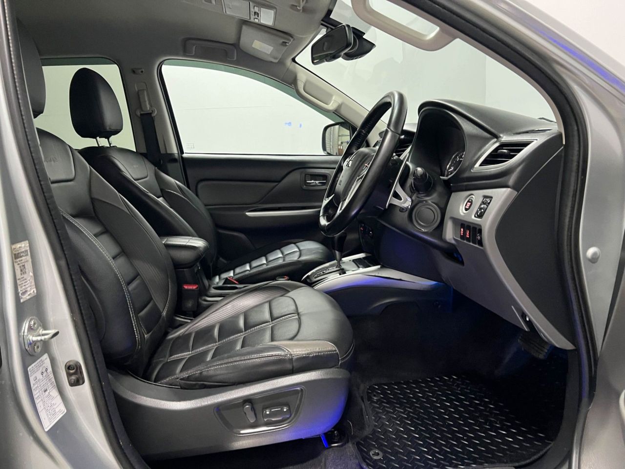 2018 MITSUBISHI L200 2.4 DI-D DC Barbarian Pickup Double Cab 4dr Diesel Auto 4WD Euro 6 (178 ps) - vehicle photo 25 for sale on PureCar