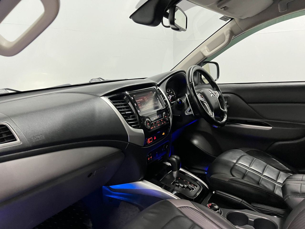 2018 MITSUBISHI L200 2.4 DI-D DC Barbarian Pickup Double Cab 4dr Diesel Auto 4WD Euro 6 (178 ps) - vehicle photo 28 for sale on PureCar