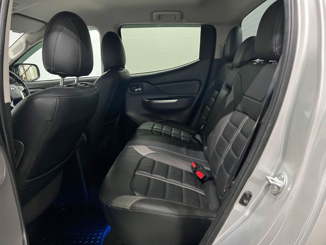 2018 MITSUBISHI L200 2.4 DI-D DC Barbarian Pickup Double Cab 4dr Diesel Auto 4WD Euro 6 (178 ps) - vehicle photo 34 for sale on PureCar
