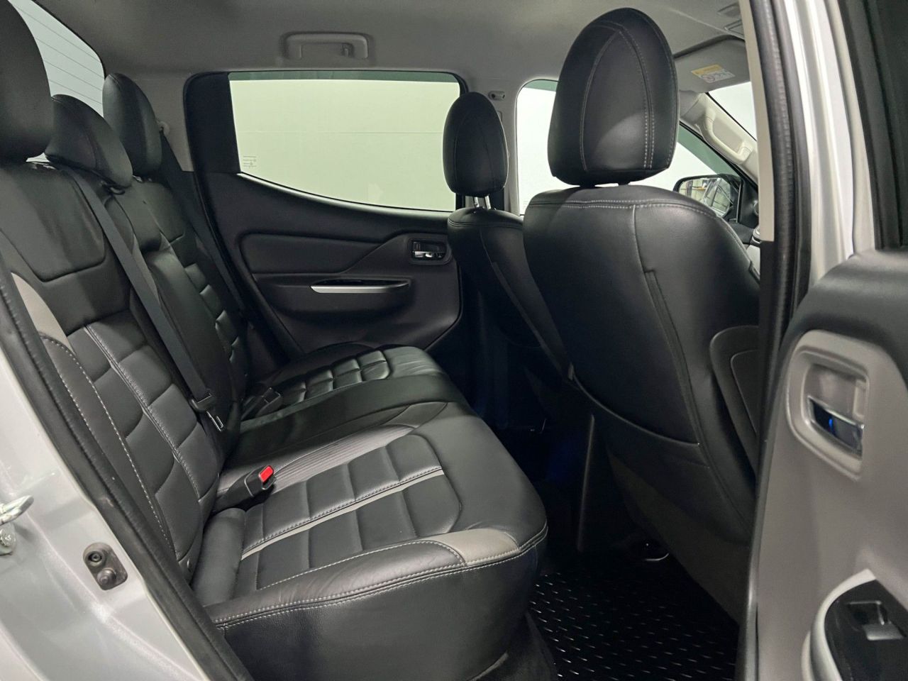2018 MITSUBISHI L200 2.4 DI-D DC Barbarian Pickup Double Cab 4dr Diesel Auto 4WD Euro 6 (178 ps) - vehicle photo 36 for sale on PureCar
