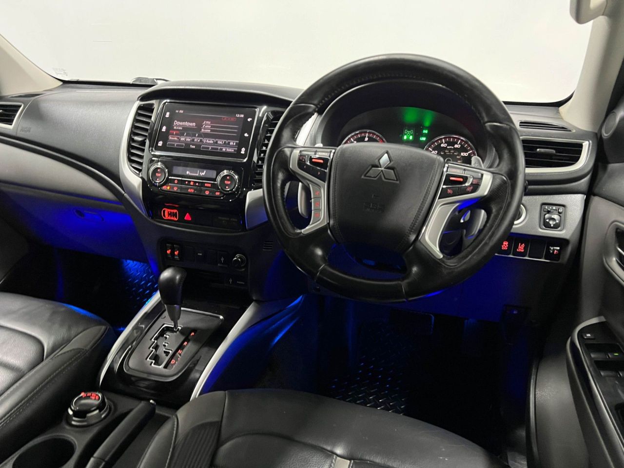 2018 MITSUBISHI L200 2.4 DI-D DC Barbarian Pickup Double Cab 4dr Diesel Auto 4WD Euro 6 (178 ps) - vehicle photo 39 for sale on PureCar