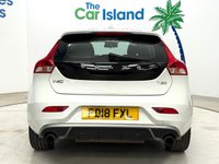USED 2018 18 VOLVO V40 2.0 T3 R-Design Hatchback 5dr Petrol Manual Euro 6 (s/s) (152 ps) R-Design 152 BHP, Ice White with Heated Black Leather Seats, Sensus Sound System, Bluetooth, Touchscreen, Climate Control, Only 57000 Full S/ History