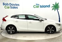 USED 2018 18 VOLVO V40 2.0 T3 R-Design Hatchback 5dr Petrol Manual Euro 6 (s/s) (152 ps) R-Design 152 BHP, Ice White with Heated Black Leather Seats, Sensus Sound System, Bluetooth, Touchscreen, Climate Control, Only 57000 Full S/ History