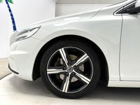 USED 2018 18 VOLVO V40 2.0 T3 R-Design Hatchback 5dr Petrol Manual Euro 6 (s/s) (152 ps) R-Design 152 BHP, Ice White with Heated Black Leather Seats, Sensus Sound System, Bluetooth, Touchscreen, Climate Control, Only 57000 Full S/ History