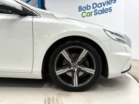 USED 2018 18 VOLVO V40 2.0 T3 R-Design Hatchback 5dr Petrol Manual Euro 6 (s/s) (152 ps) R-Design 152 BHP, Ice White with Heated Black Leather Seats, Sensus Sound System, Bluetooth, Touchscreen, Climate Control, Only 57000 Full S/ History