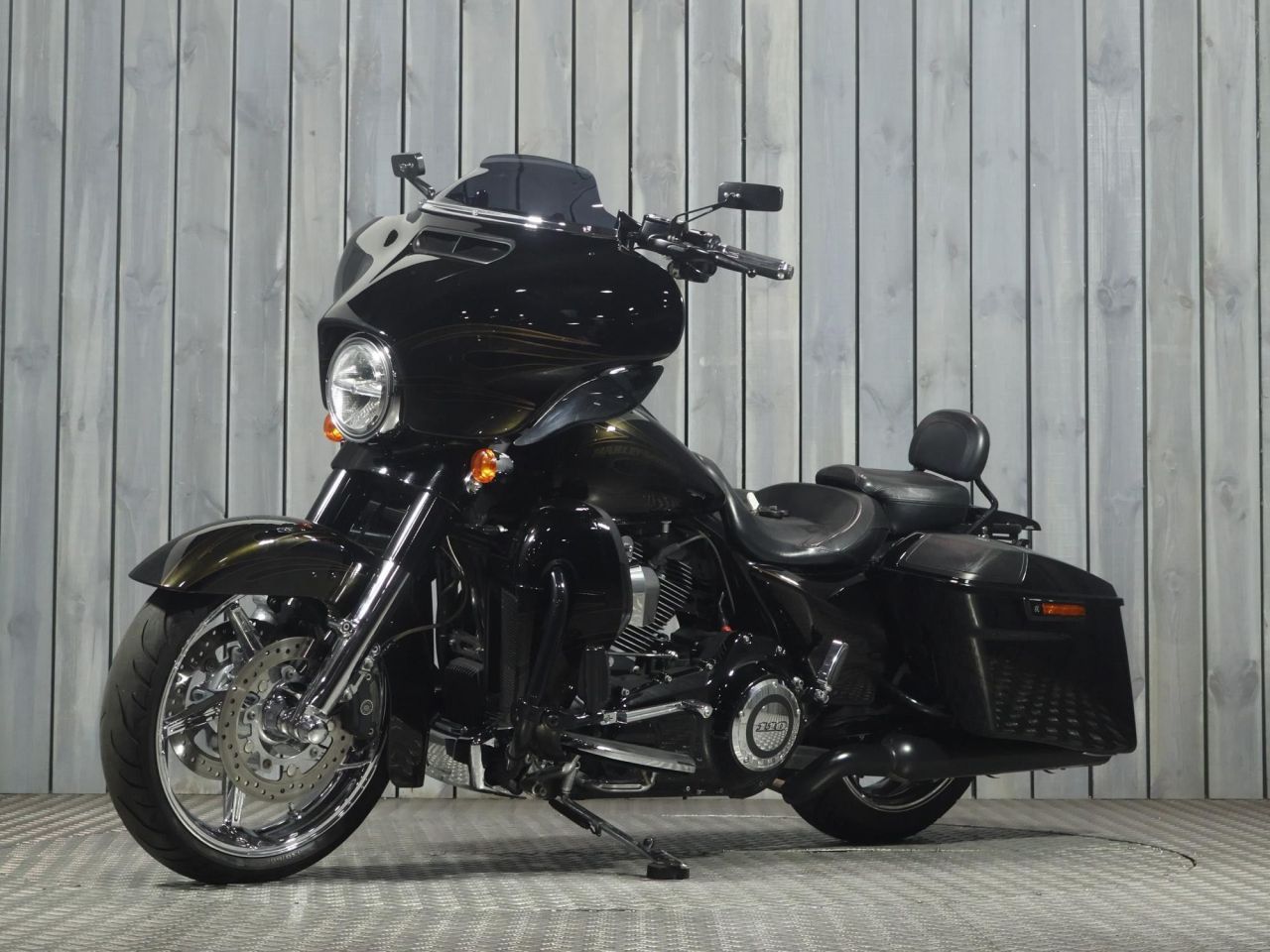 HARLEY-DAVIDSON TOURING