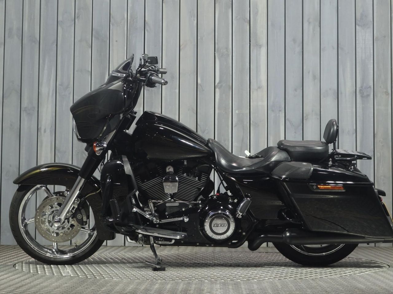 HARLEY-DAVIDSON TOURING