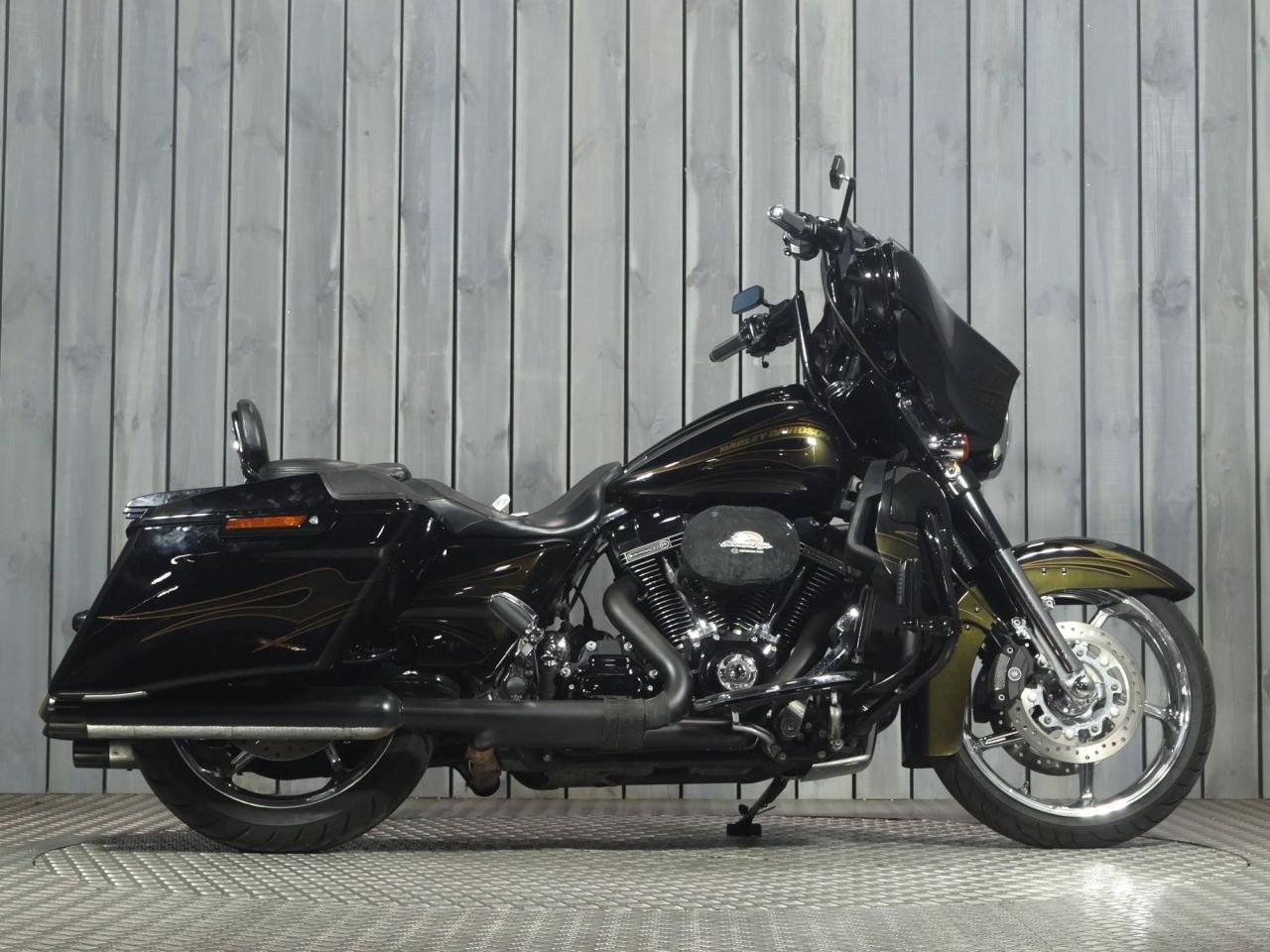 HARLEY-DAVIDSON TOURING