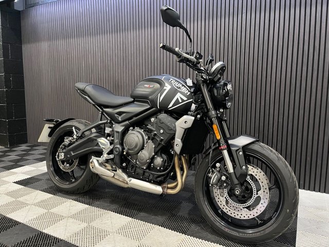 View our TRIUMPH Trident 660
