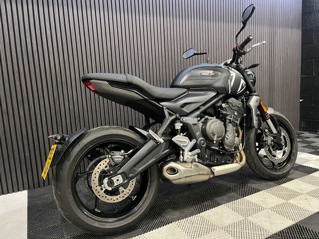 View our TRIUMPH Trident 660
