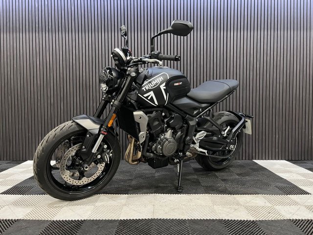 View our TRIUMPH Trident 660