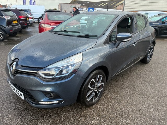 View our Renault Clio 1.5 dCi Play Hatchback 5dr Diesel Manual Euro 6 (s/s) (90 ps)