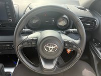 USED 2023 23 TOYOTA YARIS 1.5 VVT-h Design Hatchback 5dr Petrol Hybrid E-CVT Euro 6 (s/s) (116 ps) 1 OWNER FROM NEW* TOYOTA SERVICE HISTORY* AUTOMATIC* PARKING SENSORS* REVERSING CAMERA* LANE / SPEED / COLLISION ASSIST* ECO / EV MODE* ELECTRIC HANDBRAKE* CRUISE CONTROL* AIR CON