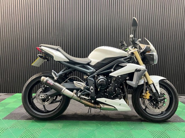 View our TRIUMPH STREET TRIPLE 675