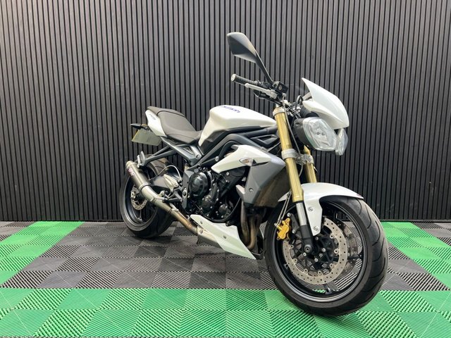 View our TRIUMPH STREET TRIPLE 675