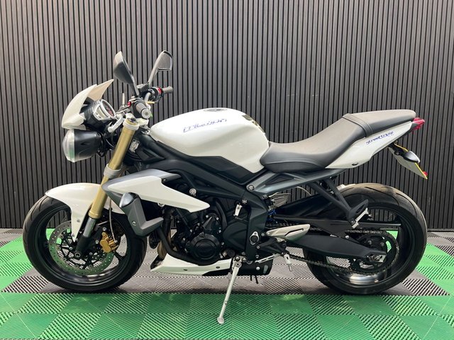 View our TRIUMPH STREET TRIPLE 675