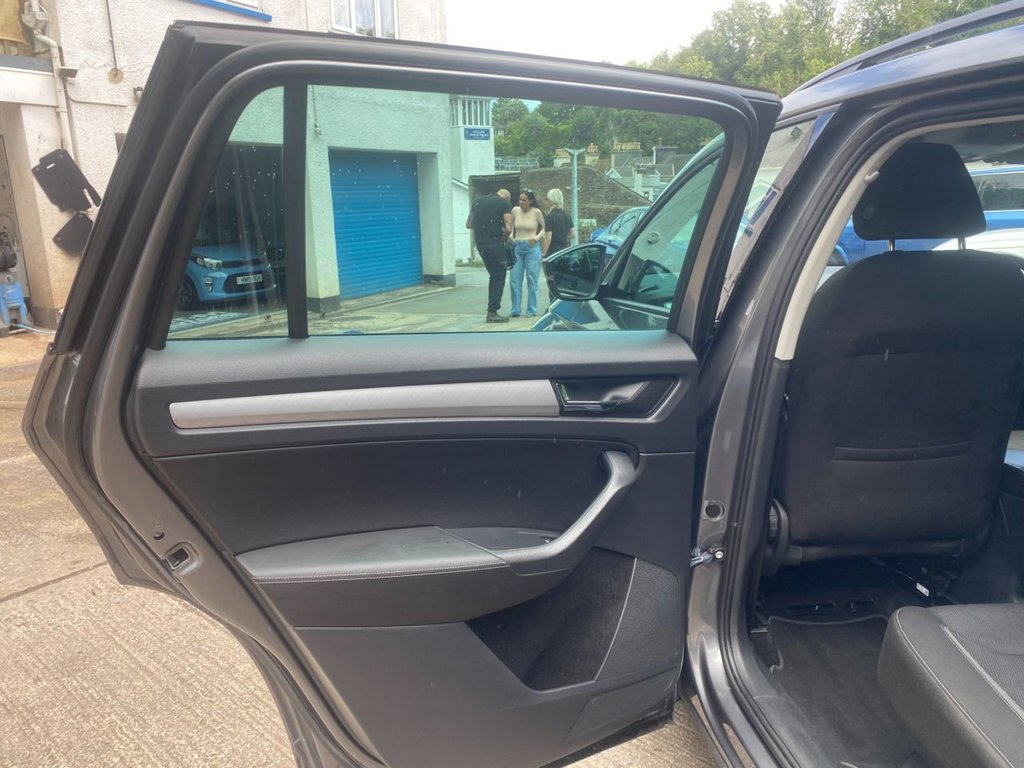 USED 2023 23 SKODA KODIAQ 2.0 TDI SE Drive SUV 5dr Diesel DSG 4WD Euro 6 (s/s) (7 Seat) (150 ps) 1 OWNERS FULL SERVICE HISTORY