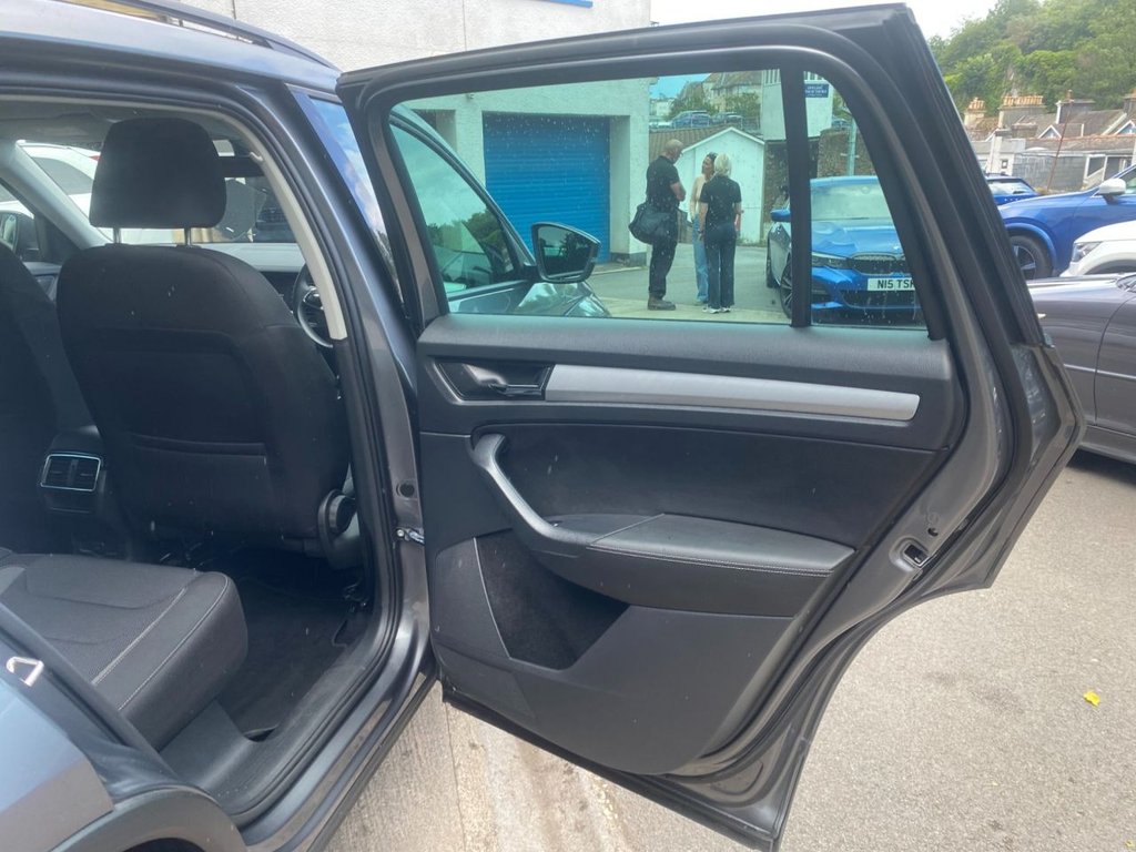USED 2023 23 SKODA KODIAQ 2.0 TDI SE Drive SUV 5dr Diesel DSG 4WD Euro 6 (s/s) (7 Seat) (150 ps) 1 OWNERS FULL SERVICE HISTORY