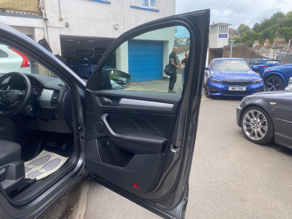 USED 2023 23 SKODA KODIAQ 2.0 TDI SE Drive SUV 5dr Diesel DSG 4WD Euro 6 (s/s) (7 Seat) (150 ps) 1 OWNERS FULL SERVICE HISTORY