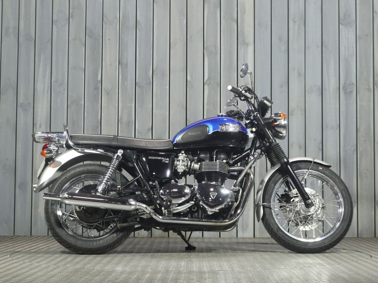 TRIUMPH BONNEVILLE T100