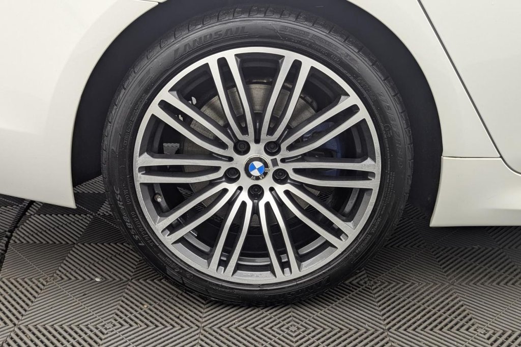 USED 2018 68 BMW 5 SERIES 2.0 530e 9.2kWh M Sport Saloon 4dr Petrol Plug-in Hybrid Auto Euro 6 (s/s) (252 ps) 19" Alloys, Sat Nav, Leather