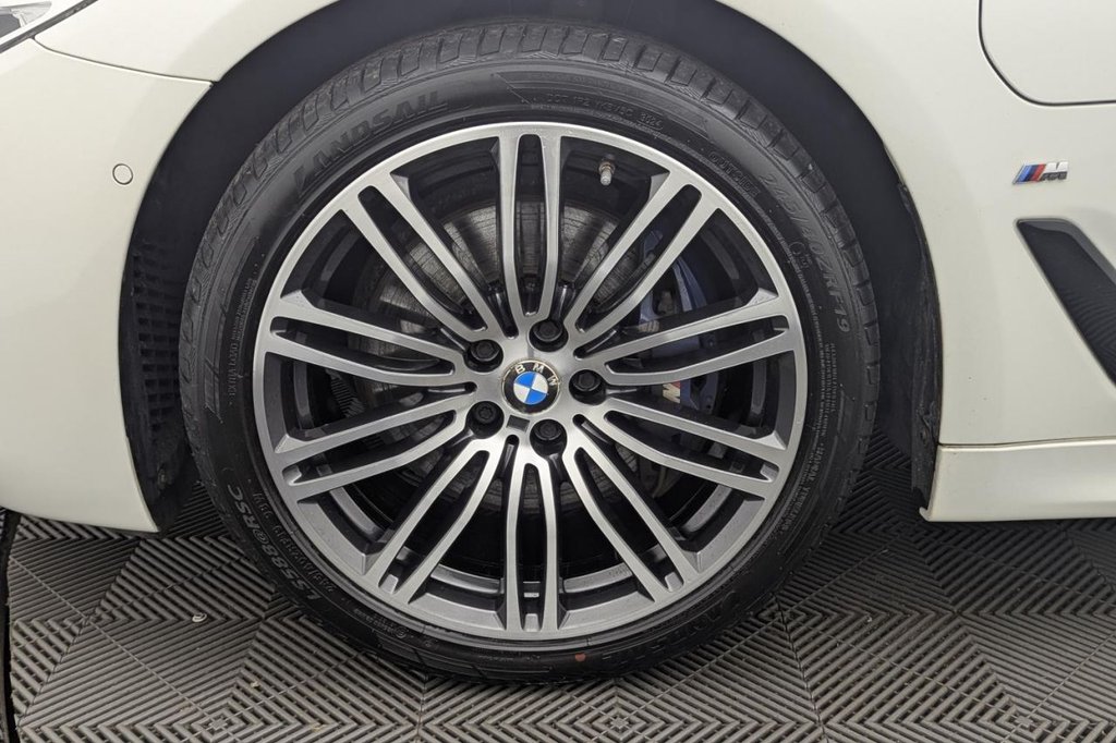 USED 2018 68 BMW 5 SERIES 2.0 530e 9.2kWh M Sport Saloon 4dr Petrol Plug-in Hybrid Auto Euro 6 (s/s) (252 ps) 19" Alloys, Sat Nav, Leather