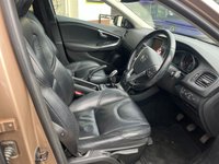 USED 2013 13 VOLVO V40 2.0 D3 SE Lux Nav Hatchback 5dr Diesel Manual Euro 5 (s/s) (150 ps) 