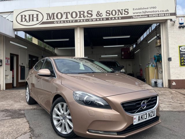 View our VOLVO V40