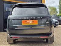 USED 2022 22 LAND ROVER RANGE ROVER 3.0 P400 MHEV SE SUV 5dr Petrol Auto 4WD Euro 6 (s/s) (400 ps) HIGH SPEC + REAR WHEEL STEERING + 23" ALLOYS + MERIDIAN SOUND + HEAD UP DISPLAY + BELGRAVIA GREEN + DEPLOYABLE SIDE STEPS + SLIDING PAN ROOF + 2 KEYS + FINANCE AVAILABLE + FULL LAND ROVER SERVICE HISTORY + PART EXCHANGE WELCOME