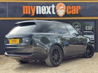 USED 2022 22 LAND ROVER RANGE ROVER 3.0 P400 MHEV SE SUV 5dr Petrol Auto 4WD Euro 6 (s/s) (400 ps) HIGH SPEC + REAR WHEEL STEERING + 23" ALLOYS + MERIDIAN SOUND + HEAD UP DISPLAY + BELGRAVIA GREEN + DEPLOYABLE SIDE STEPS + SLIDING PAN ROOF + 2 KEYS + FINANCE AVAILABLE + FULL LAND ROVER SERVICE HISTORY + PART EXCHANGE WELCOME