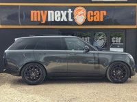 USED 2022 22 LAND ROVER RANGE ROVER 3.0 P400 MHEV SE SUV 5dr Petrol Auto 4WD Euro 6 (s/s) (400 ps) HIGH SPEC + REAR WHEEL STEERING + 23" ALLOYS + MERIDIAN SOUND + HEAD UP DISPLAY + BELGRAVIA GREEN + DEPLOYABLE SIDE STEPS + SLIDING PAN ROOF + 2 KEYS + FINANCE AVAILABLE + FULL LAND ROVER SERVICE HISTORY + PART EXCHANGE WELCOME