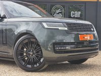 USED 2022 22 LAND ROVER RANGE ROVER 3.0 P400 MHEV SE SUV 5dr Petrol Auto 4WD Euro 6 (s/s) (400 ps) HIGH SPEC + REAR WHEEL STEERING + 23" ALLOYS + MERIDIAN SOUND + HEAD UP DISPLAY + BELGRAVIA GREEN + DEPLOYABLE SIDE STEPS + SLIDING PAN ROOF + 2 KEYS + FINANCE AVAILABLE + FULL LAND ROVER SERVICE HISTORY + PART EXCHANGE WELCOME