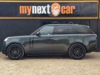 USED 2022 22 LAND ROVER RANGE ROVER 3.0 P400 MHEV SE SUV 5dr Petrol Auto 4WD Euro 6 (s/s) (400 ps) HIGH SPEC + REAR WHEEL STEERING + 23" ALLOYS + MERIDIAN SOUND + HEAD UP DISPLAY + BELGRAVIA GREEN + DEPLOYABLE SIDE STEPS + SLIDING PAN ROOF + 2 KEYS + FINANCE AVAILABLE + FULL LAND ROVER SERVICE HISTORY + PART EXCHANGE WELCOME