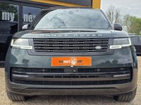 USED 2022 22 LAND ROVER RANGE ROVER 3.0 P400 MHEV SE SUV 5dr Petrol Auto 4WD Euro 6 (s/s) (400 ps) HIGH SPEC + REAR WHEEL STEERING + 23" ALLOYS + MERIDIAN SOUND + HEAD UP DISPLAY + BELGRAVIA GREEN + DEPLOYABLE SIDE STEPS + SLIDING PAN ROOF + 2 KEYS + FINANCE AVAILABLE + FULL LAND ROVER SERVICE HISTORY + PART EXCHANGE WELCOME
