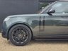 USED 2022 22 LAND ROVER RANGE ROVER 3.0 P400 MHEV SE SUV 5dr Petrol Auto 4WD Euro 6 (s/s) (400 ps) HIGH SPEC + REAR WHEEL STEERING + 23" ALLOYS + MERIDIAN SOUND + HEAD UP DISPLAY + BELGRAVIA GREEN + DEPLOYABLE SIDE STEPS + SLIDING PAN ROOF + 2 KEYS + FINANCE AVAILABLE + FULL LAND ROVER SERVICE HISTORY + PART EXCHANGE WELCOME