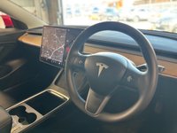 USED 2020 70 TESLA Model 3 Standard Range Plus Saloon 4dr Electric Auto RWD (241 bhp)+2 KEYS+2 FORMER KEEPERS+NAV+2 CABLES+PANORAMIC SUNROOF+CLIMATE+CRUISE+PARK CONTROL+CAM+FULL LEATHER HEATED SEATS+BLUETOOTH+MEDIA+APPS+DAB+ALLOYS 2 KEYS+2 FORMER KEEPERS+NAV+2 CABLES+PANORAMIC SUNROOF+CLIMATE+CRUISE+PARK CONTROL+CAM+FULL LEATHER HEATED SEATS+BLUETOOTH+MEDIA+APPS+DAB+ALLOYS+HPI CLEAR