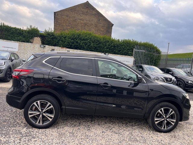 View our NISSAN QASHQAI