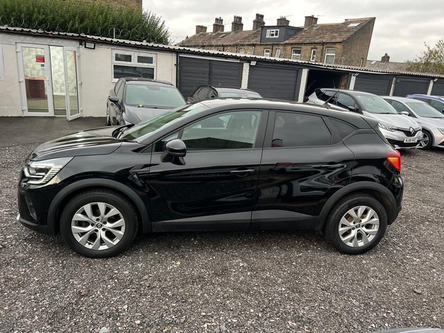 View our RENAULT CAPTUR