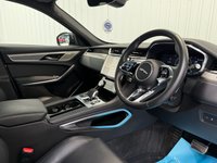 USED 2023 23 JAGUAR F-PACE 2.0 P400e 19.3kWh R-Dynamic SE Black SUV 5dr Petrol Plug-in Hybrid Auto AWD 404 bhp 