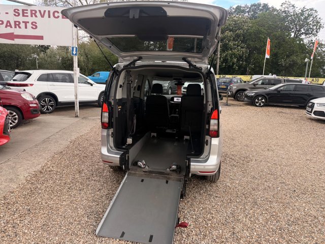 View our FORD TOURNEO CONNECT