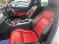 USED 2015 65 JAGUAR XF 2.0d R-Sport Saloon 4dr Diesel Auto Euro 6 (s/s) (180 ps) JAGUAR SAT-NAV SYSTEM , HEATED FRONT LEATHER SEATS: