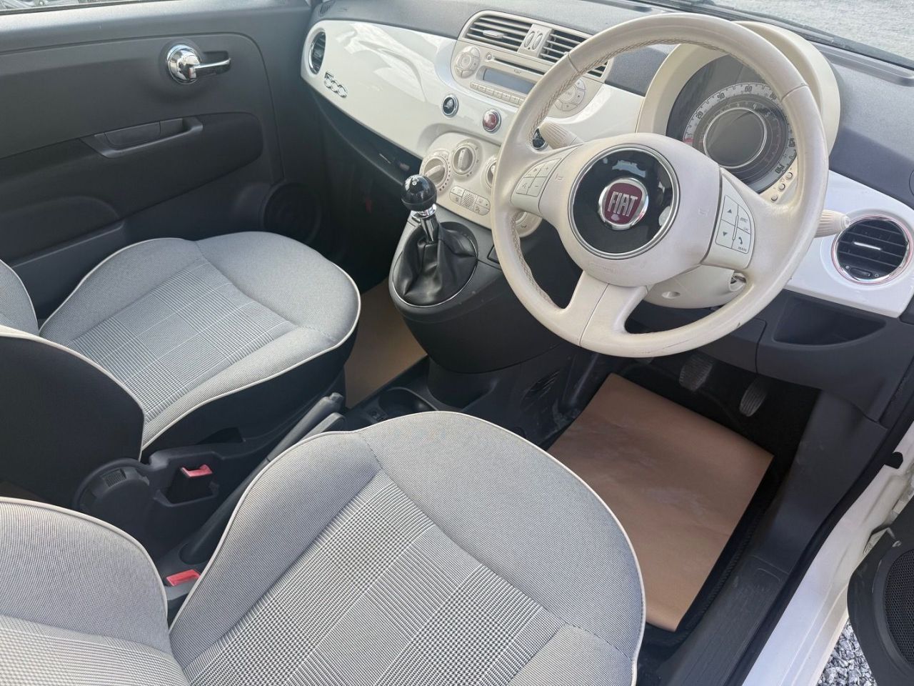 2015 FIAT 1.2 Lounge Hatchback 3dr Petrol Manual Euro 6 (s/s) (69 bhp) - vehicle photo 4 for sale on PureCar