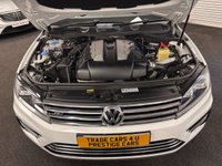 USED 2016 65 VOLKSWAGEN TOUAREG 3.0 TDI V6 BlueMotion Tech R-Line SUV 5dr Diesel Tiptronic 4WD Euro 6 (s/s) (262 ps) UK DELIVERY FLAT FEE &pound;250 (SUBJECT TO DEAL) *OVER 100 IMAGES ON OUR WEBSITE*BESPOKE FINANCE ARRANGED*PART EXCHANGE WELCOME*ALL VEHICLES HPI CLEAR