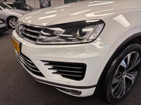 USED 2016 65 VOLKSWAGEN TOUAREG 3.0 TDI V6 BlueMotion Tech R-Line SUV 5dr Diesel Tiptronic 4WD Euro 6 (s/s) (262 ps) UK DELIVERY FLAT FEE &pound;250 (SUBJECT TO DEAL) *OVER 100 IMAGES ON OUR WEBSITE*BESPOKE FINANCE ARRANGED*PART EXCHANGE WELCOME*ALL VEHICLES HPI CLEAR