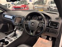 USED 2016 65 VOLKSWAGEN TOUAREG 3.0 TDI V6 BlueMotion Tech R-Line SUV 5dr Diesel Tiptronic 4WD Euro 6 (s/s) (262 ps) UK DELIVERY FLAT FEE &pound;250 (SUBJECT TO DEAL) *OVER 100 IMAGES ON OUR WEBSITE*BESPOKE FINANCE ARRANGED*PART EXCHANGE WELCOME*ALL VEHICLES HPI CLEAR